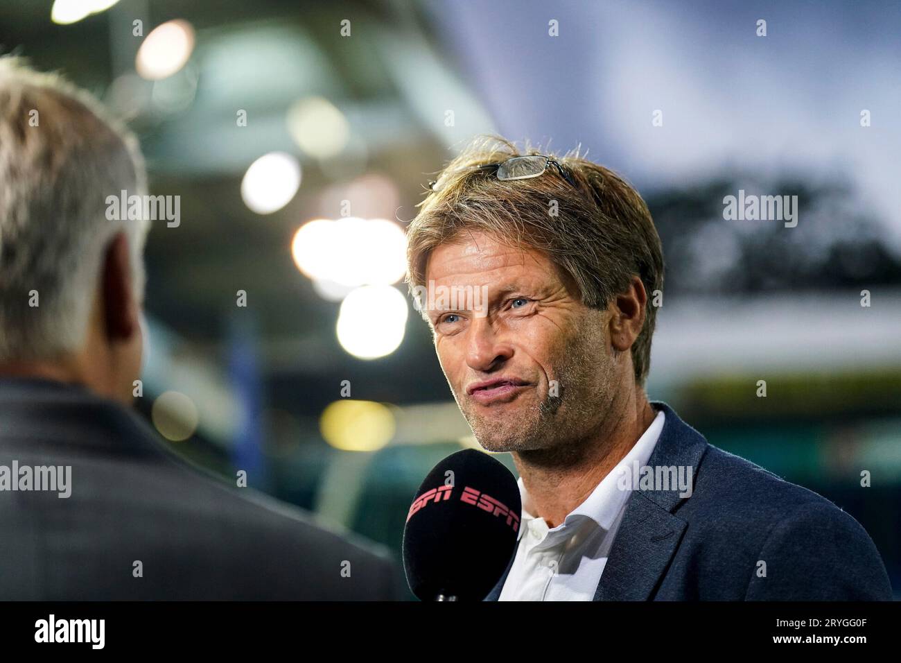 Doetinchem, Niederlande. September 2023 29. Trainer Jan Vreman von de Graafschap gibt ein Interview während des niederländischen Keuken Kampioen Divisie-Spiels zwischen de Graafschap und Roda JC am 29. September 2023 in Doetinchem, Niederlande Credit: dpa/Alamy Live News Stockfoto