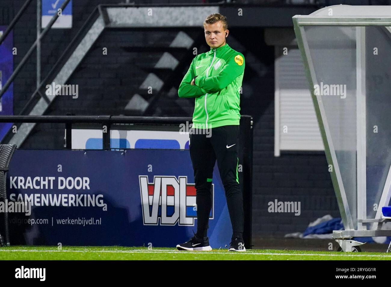 Eindhoven, Niederlande. September 2023 29. EINDHOVEN, NIEDERLANDE - SEPTEMBER 29: Viertes offizielles Stan Smit während des niederländischen Keuken Kampioen Divisie-Spiels zwischen dem FC Eindhoven und dem FC Dordrecht im Jan Louwers Stadion am 29. September 2023 in Eindhoven, Niederlande. (Foto: Joris Verwijst/Orange Pictures) Credit: dpa/Alamy Live News Stockfoto