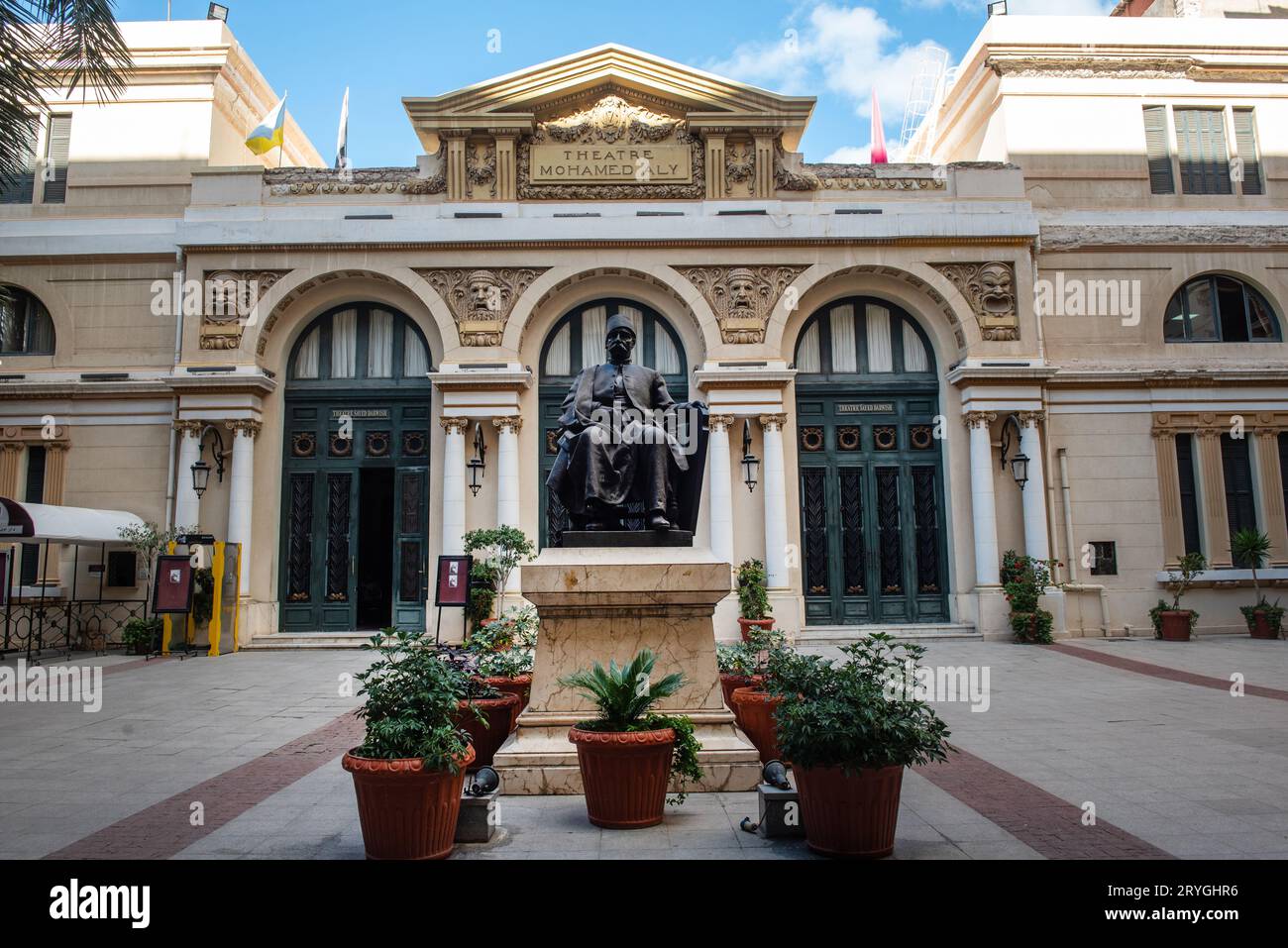 Alexandria, Ägypten. Dezember 2022. Das Alexandria Opera House oder Sayed Darwish Theatre wurde 1918 erbaut und 1921 in der ägyptischen Stadt Alexandria eröffnet, als es eröffnet wurde, hieß es Teatro Mohamed Ali. (Foto: John Wreford/SOPA Images/SIPA USA) Credit: SIPA USA/Alamy Live News Stockfoto