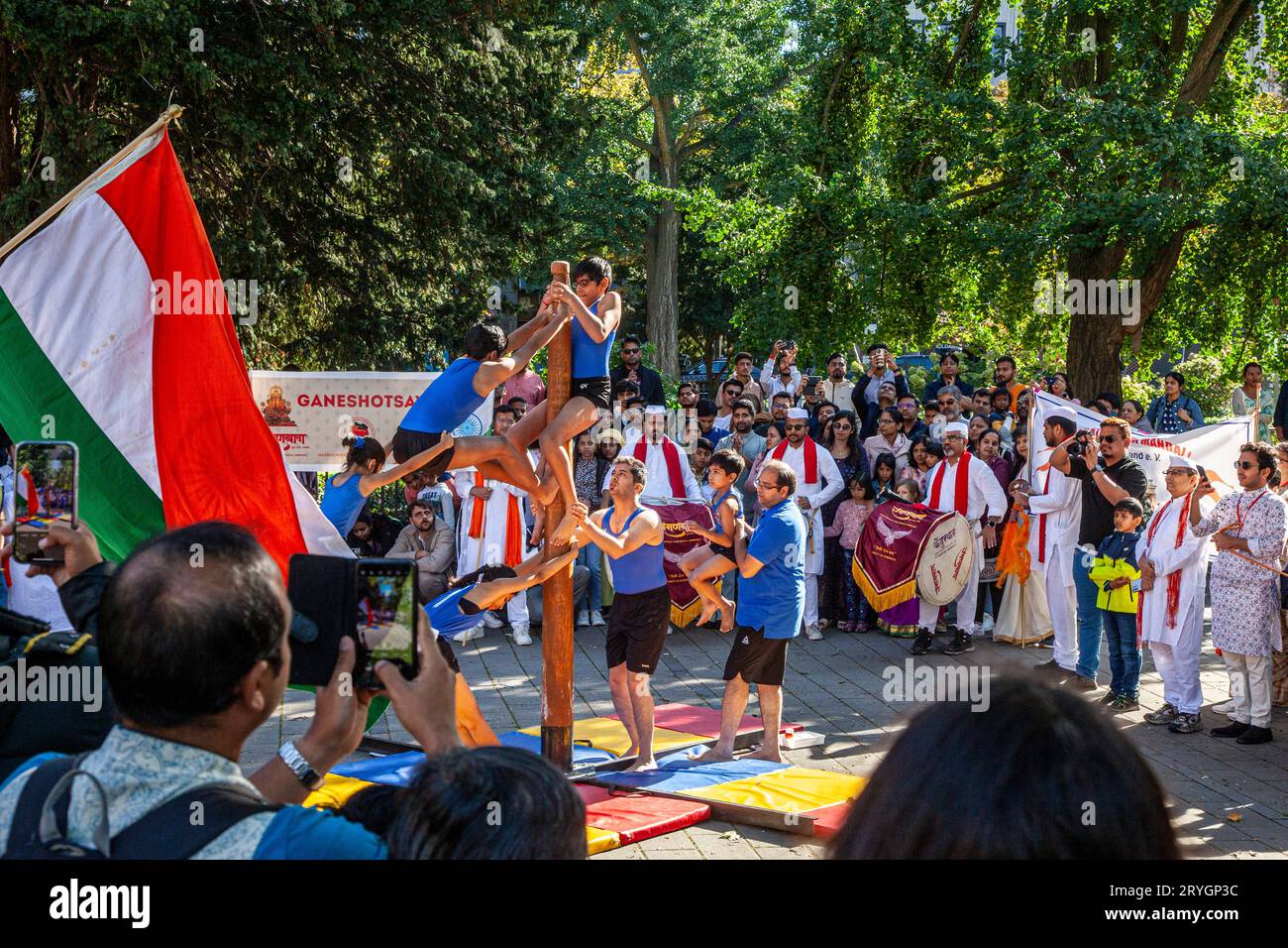 Fest des indischen Elefantengottes Ganesh Chaturthi auf der Kö NUR FÜR REDAKTIONELLE VERWENDUNG *** Festival des indischen Elefantengottes Ganesh Chaturthi auf der Kö NUR ZUR REDAKTIONELLEN VERWENDUNG. Bildnachweis: Imago/Alamy Live News Stockfoto Fest des indischen Elefantengottes Ganesh Chaturthi auf der Kö NUR FÜR REDAKTIONELLE VERWENDUNG *** Festival des indischen Elefantengottes Ganesh Chaturthi auf der Kö NUR ZUR REDAKTIONELLEN VERWENDUNG. Bildnachweis: Imago/Alamy Live News Stockfoto