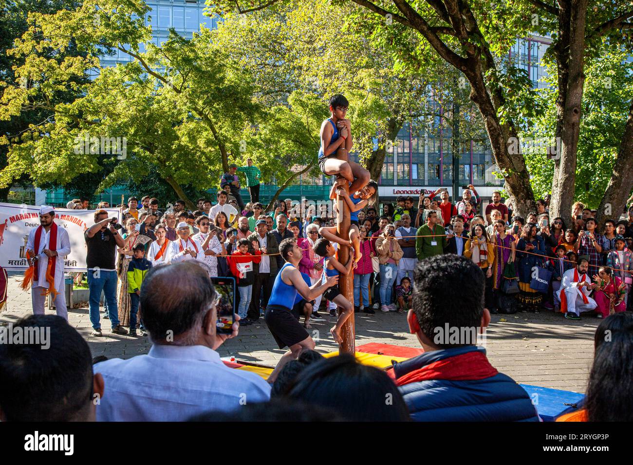 Fest des indischen Elefantengottes Ganesh Chaturthi auf der Kö NUR FÜR REDAKTIONELLE VERWENDUNG *** Festival des indischen Elefantengottes Ganesh Chaturthi auf der Kö NUR ZUR REDAKTIONELLEN VERWENDUNG. Bildnachweis: Imago/Alamy Live News Stockfoto Fest des indischen Elefantengottes Ganesh Chaturthi auf der Kö NUR FÜR REDAKTIONELLE VERWENDUNG *** Festival des indischen Elefantengottes Ganesh Chaturthi auf der Kö NUR ZUR REDAKTIONELLEN VERWENDUNG. Bildnachweis: Imago/Alamy Live News Stockfoto