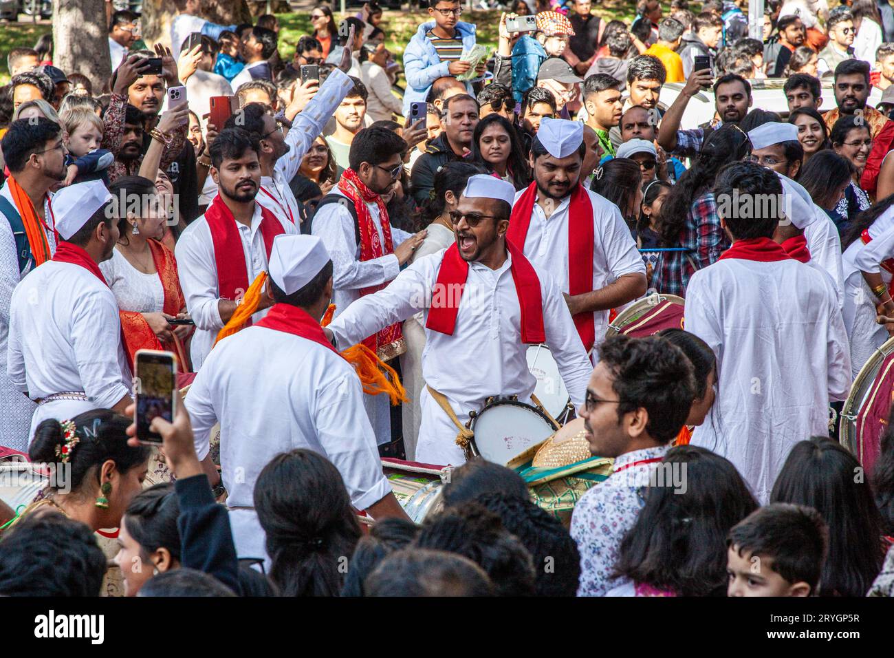 Fest des indischen Elefantengottes Ganesh Chaturthi auf der Kö NUR FÜR REDAKTIONELLE VERWENDUNG *** Festival des indischen Elefantengottes Ganesh Chaturthi auf der Kö NUR ZUR REDAKTIONELLEN VERWENDUNG. Bildnachweis: Imago/Alamy Live News Stockfoto Fest des indischen Elefantengottes Ganesh Chaturthi auf der Kö NUR FÜR REDAKTIONELLE VERWENDUNG *** Festival des indischen Elefantengottes Ganesh Chaturthi auf der Kö NUR ZUR REDAKTIONELLEN VERWENDUNG. Bildnachweis: Imago/Alamy Live News Stockfoto