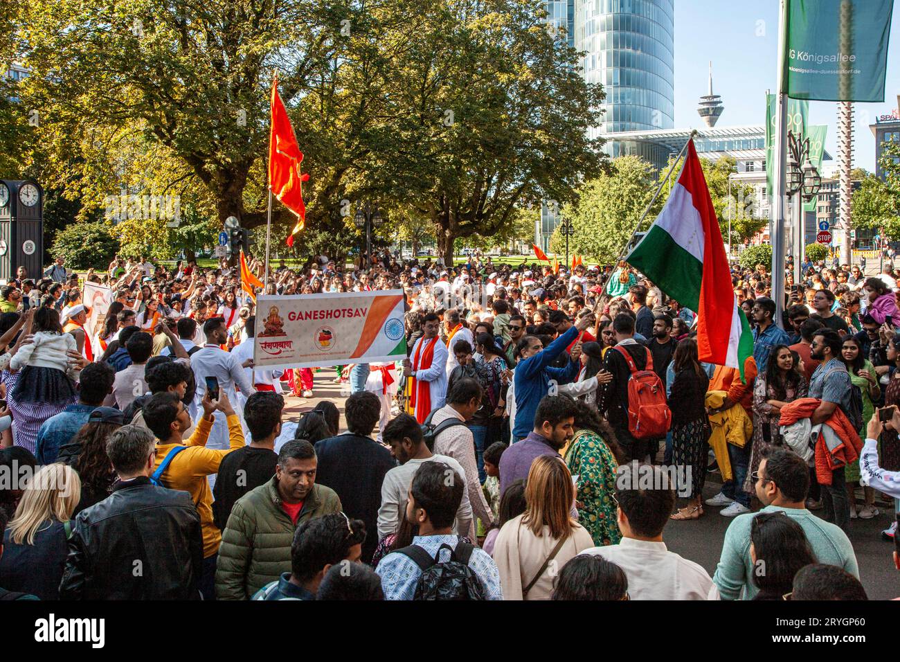 Fest des indischen Elefantengottes Ganesh Chaturthi auf der Kö NUR FÜR REDAKTIONELLE VERWENDUNG *** Festival des indischen Elefantengottes Ganesh Chaturthi auf der Kö NUR ZUR REDAKTIONELLEN VERWENDUNG. Bildnachweis: Imago/Alamy Live News Stockfoto Fest des indischen Elefantengottes Ganesh Chaturthi auf der Kö NUR FÜR REDAKTIONELLE VERWENDUNG *** Festival des indischen Elefantengottes Ganesh Chaturthi auf der Kö NUR ZUR REDAKTIONELLEN VERWENDUNG. Bildnachweis: Imago/Alamy Live News Stockfoto