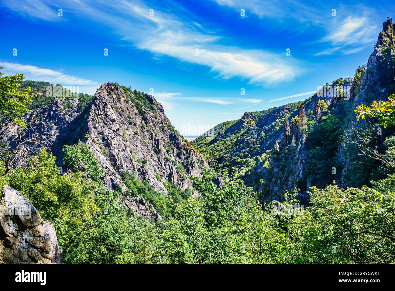 Blick von den Felsen im Bodetal im Harz Stockfoto