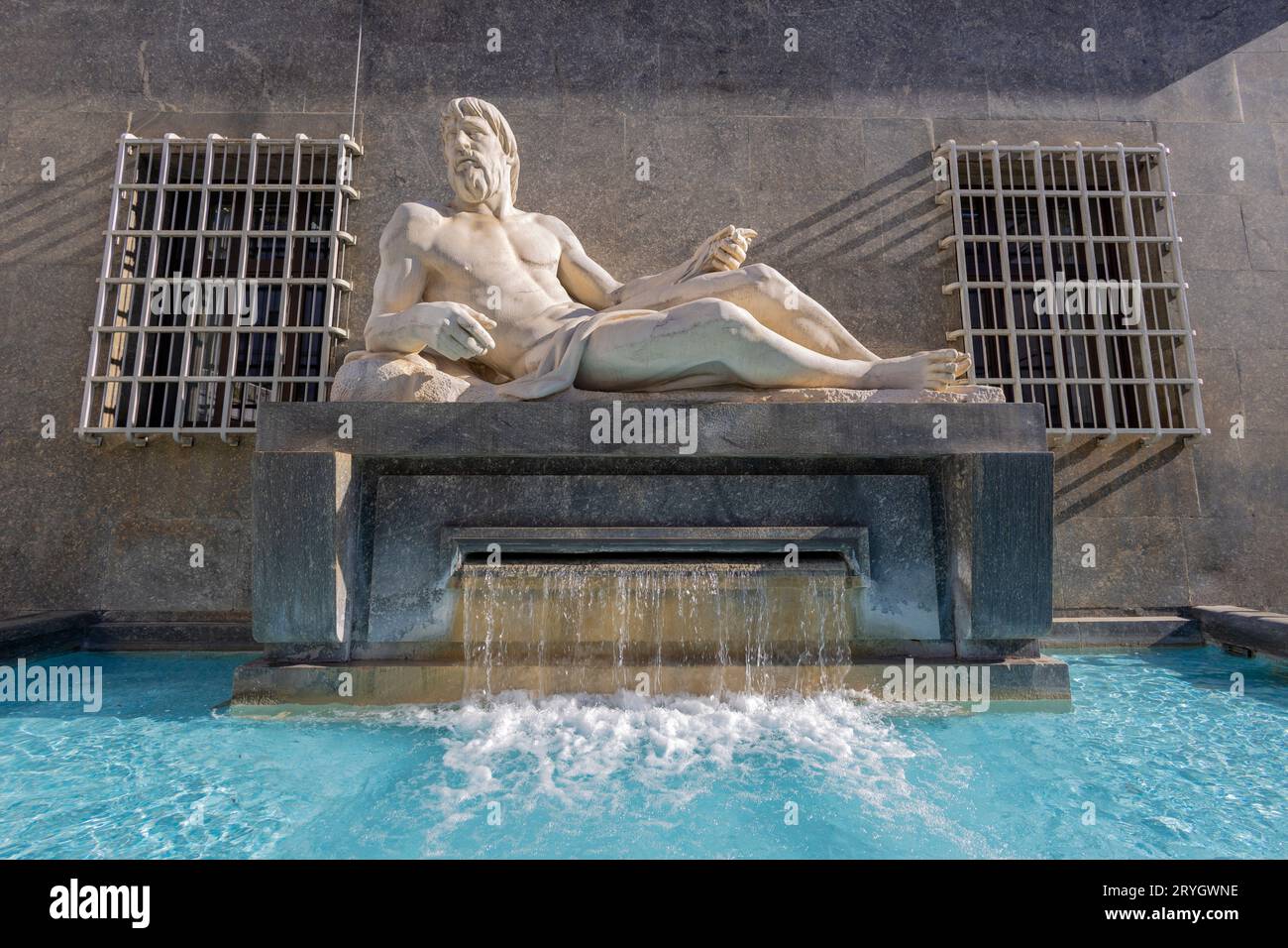 TURIN (TURIN), ITALIEN, 25. MÄRZ 2023 - Blick auf den Po-Brunnen in der Nähe des Platzes San Carlo im Zentrum von Turin, Italien Stockfoto