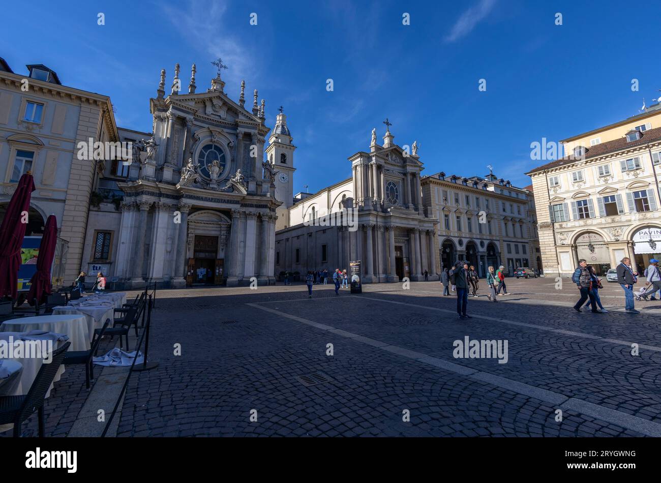 TURIN (TURIN), ITALIEN, 25. MÄRZ 2023 - Blick auf Santa Cristina und San Carlo Borromeo Kirche auf dem San Carlo Platz, Turin, Italien Stockfoto