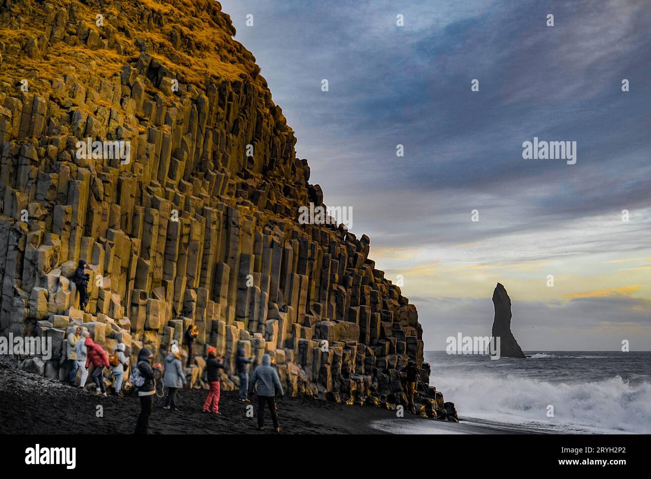 Schwarzer Strand (Isländische Vik) Stockfoto