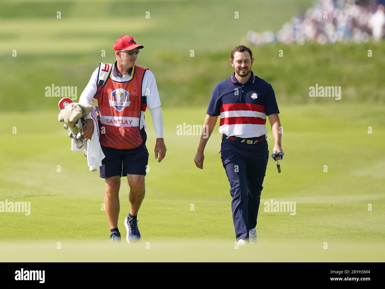 Patrick Cantlay aus den USA und Caddie Joe LaCava am dritten Tag des 44