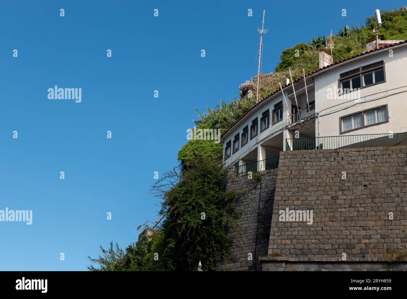 Haus in Bergklippe Stockfoto