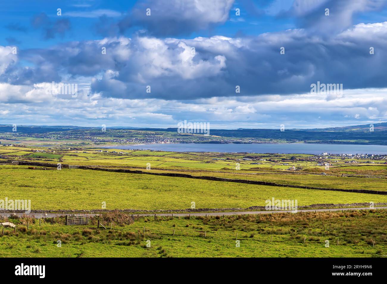 Landschaft mit der Atlantic Ocean Bay, Irland Stockfoto