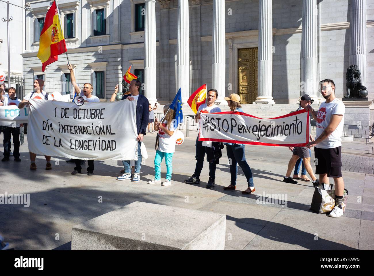 Mehrere Personen nehmen am Internationalen Tag der Langlebigkeit mit dem Motto "March for Life" vor dem Abgeordnetenkongress Teil, o Stockfoto