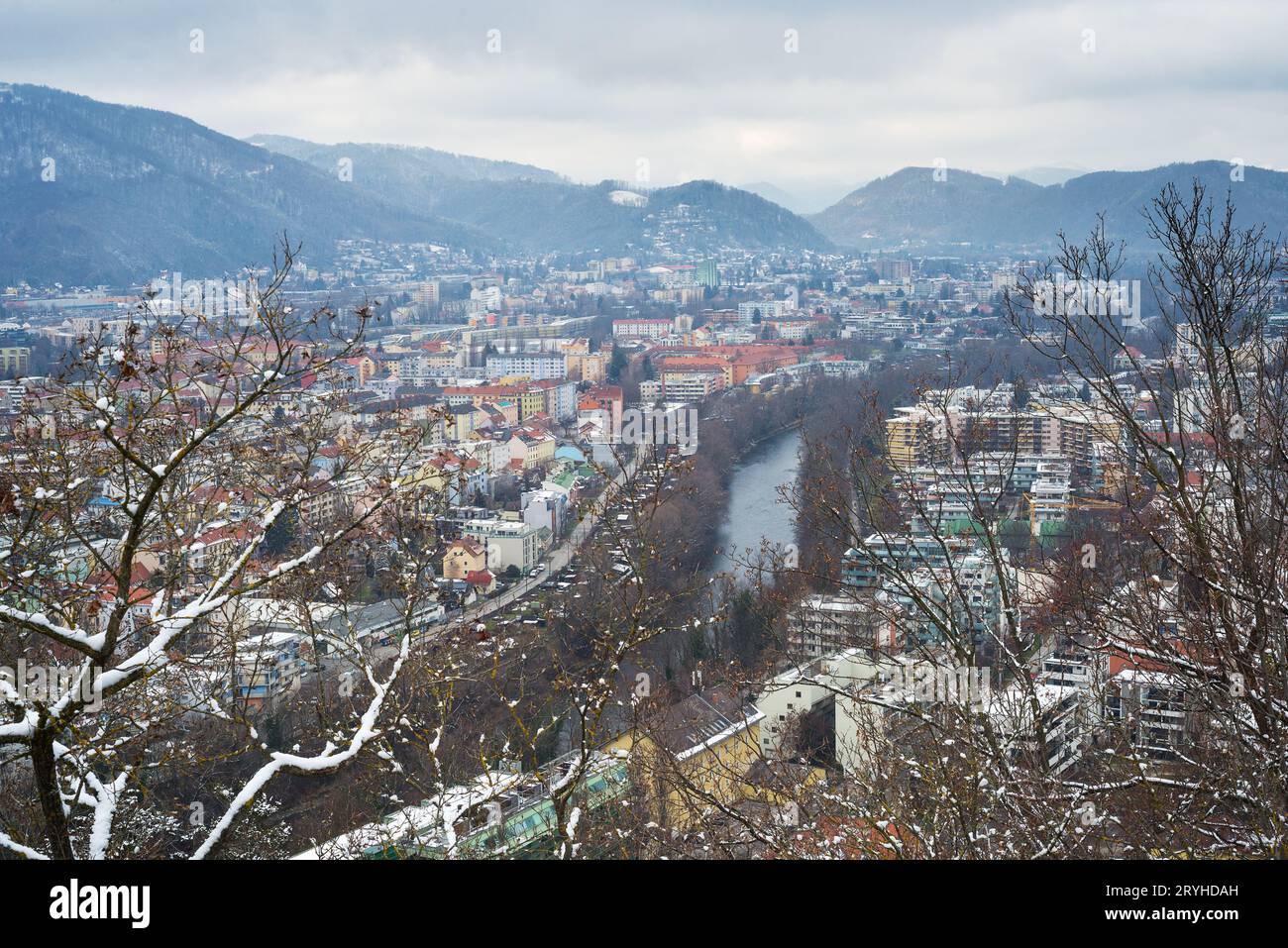 Blick auf Grazer Stadt in Osterreich aus der Vogelperspektive Stockfoto