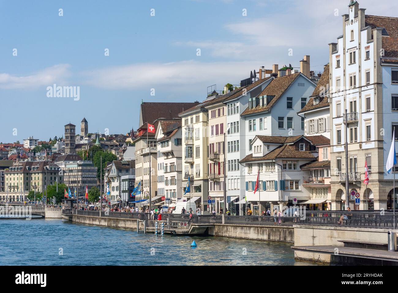 Gebäude am Fluss Limmat, Limmatquai, Altstadt, Stadt Zürich, Zürich, Schweiz Stockfoto