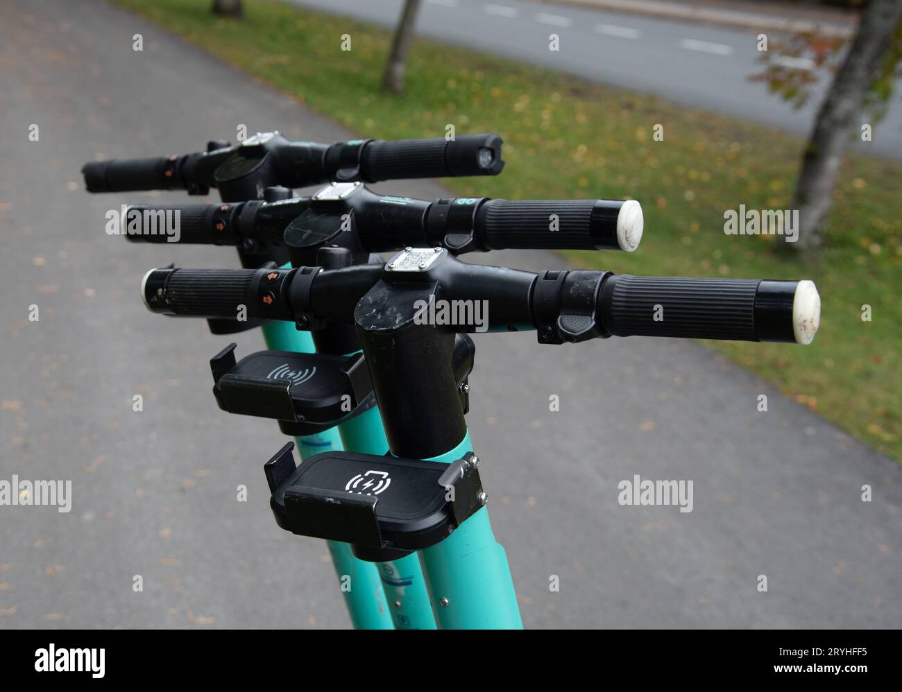 Batteriebetriebene Elektroroller für den Stadtverkehr. Umweltfreundlicher Transport. Intelligente Stadt Stockfoto