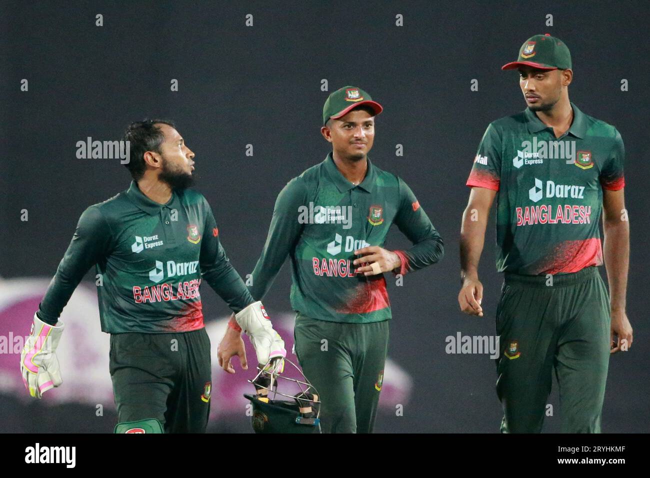 Von links Mushfiqur Rahim, Shak Mahedi Hasan und Shariful Islam während des 3. ODI-Matches von Bangladesch und Neuseeland bei Sher-e-B Stockfoto