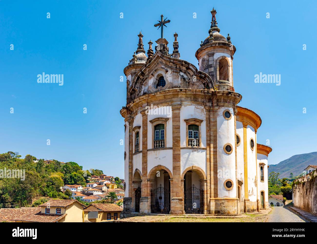 Vorderansicht der berühmten historischen Kirche im Barockstil Stockfoto
