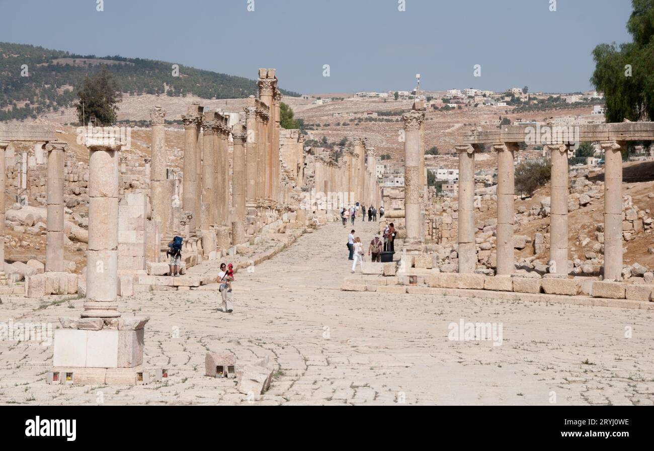 Antike Ruinen des römischen Platzes in der antiken Stadt Jerash in Jordanien, Mittlerer Osten Asiens Stockfoto