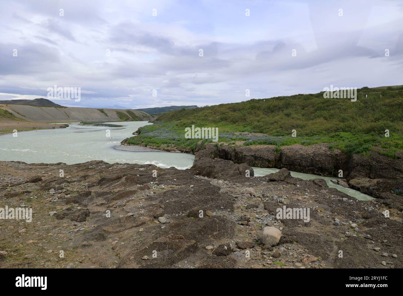 Landschaft am Fluss Hvítá kurz vor dem Wasserfall Gullfoss Stockfoto