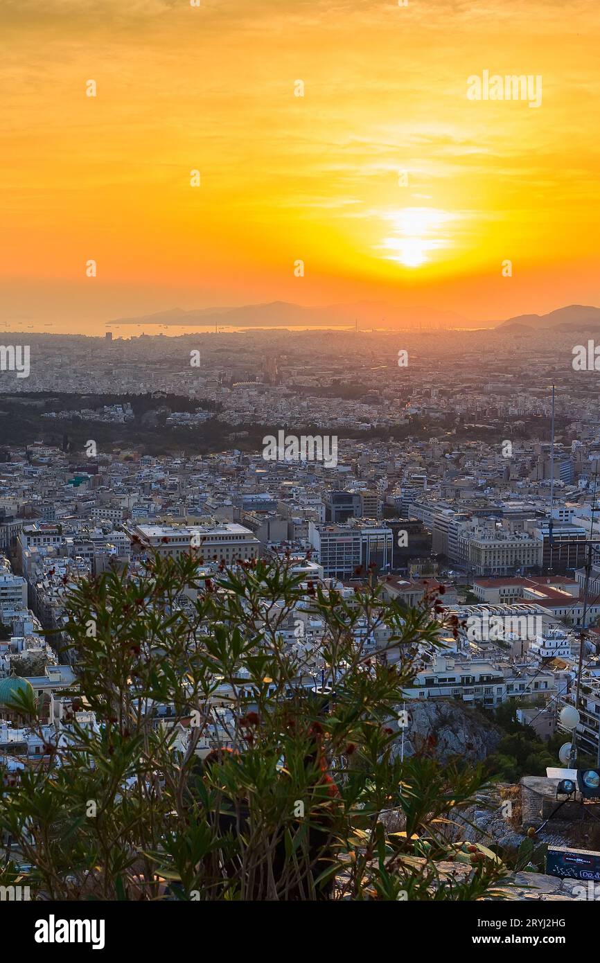 Sonnenuntergang Skyline von Athen, Griechenland Stockfoto