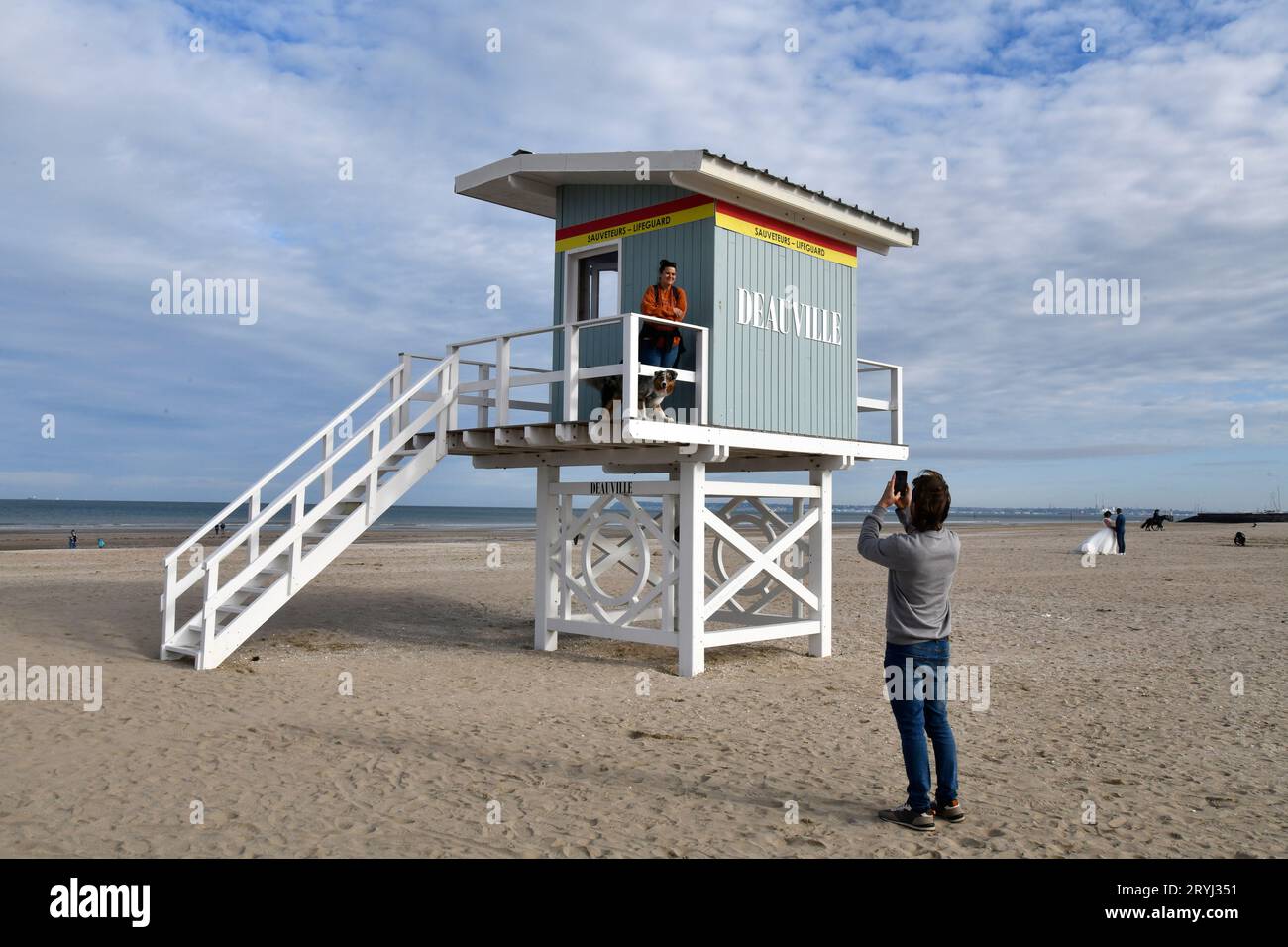 Die Rettungsschwimmhütte am Strand von Deauville, Frankreich, Frankreich, Normandie, 2023 plage de deauville Stockfoto