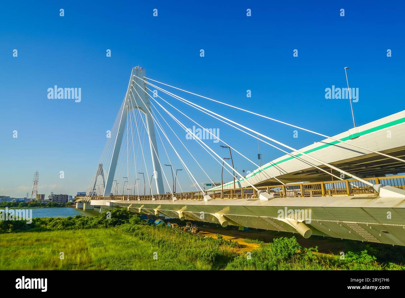 Daishi Bridge und blauer Himmel Stockfoto