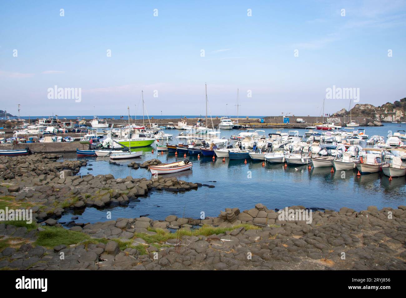 Das Dorf ACI Trezza an der riviera des Zyklopen Stockfoto