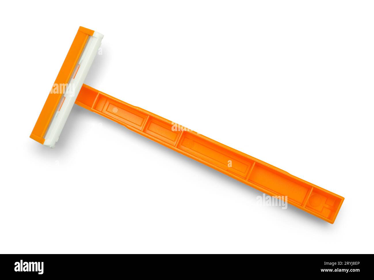 Einweg-Rasierer aus orangefarbenem Kunststoff, ausgeschnitten auf weiß. Stockfoto
