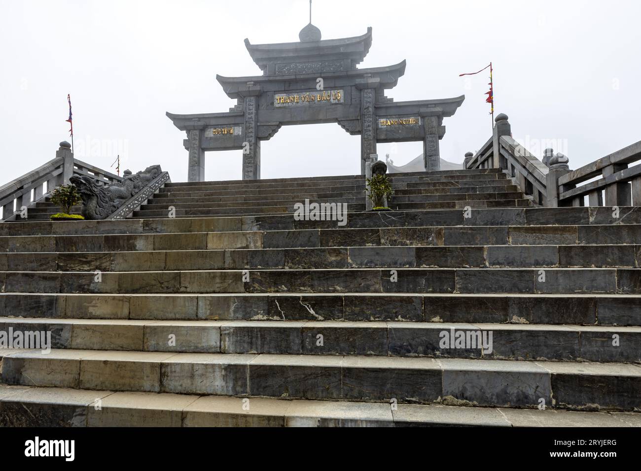 Der buddhistische Tempel im Fansipan in Sapa in Vietnam Stockfoto