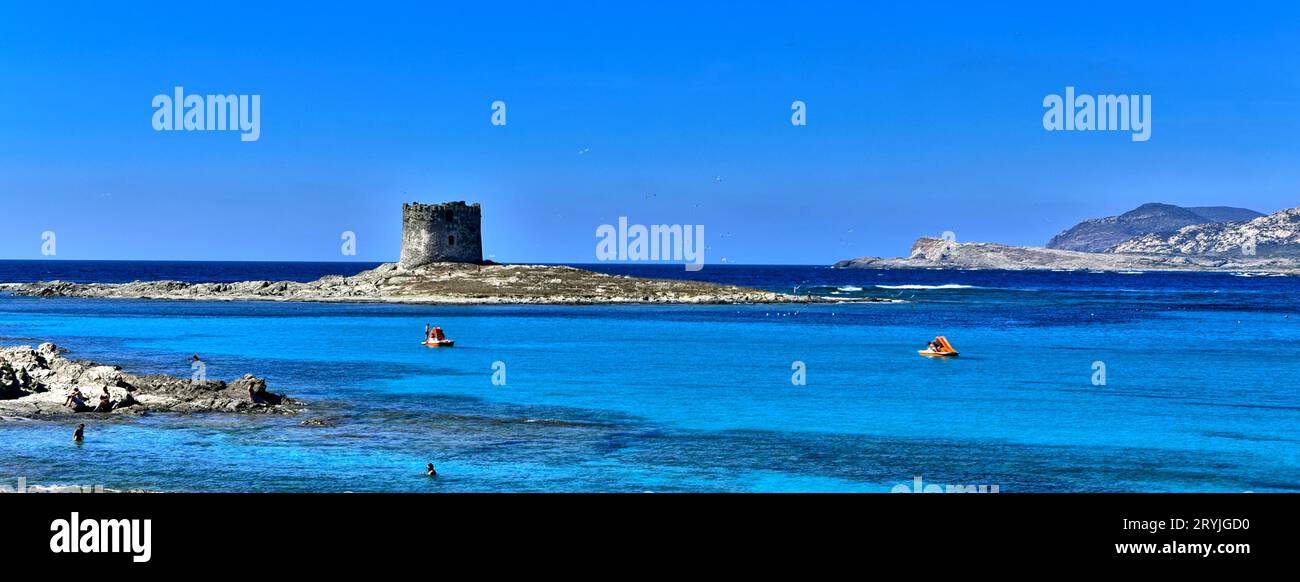 Die malerische Spiaggia la Pelosa, Stintino, Sardinien, Italien. Einer der besten Strände im gesamten Mittelmeer. Ein wahres Paradies, ich war begeistert! Stockfoto