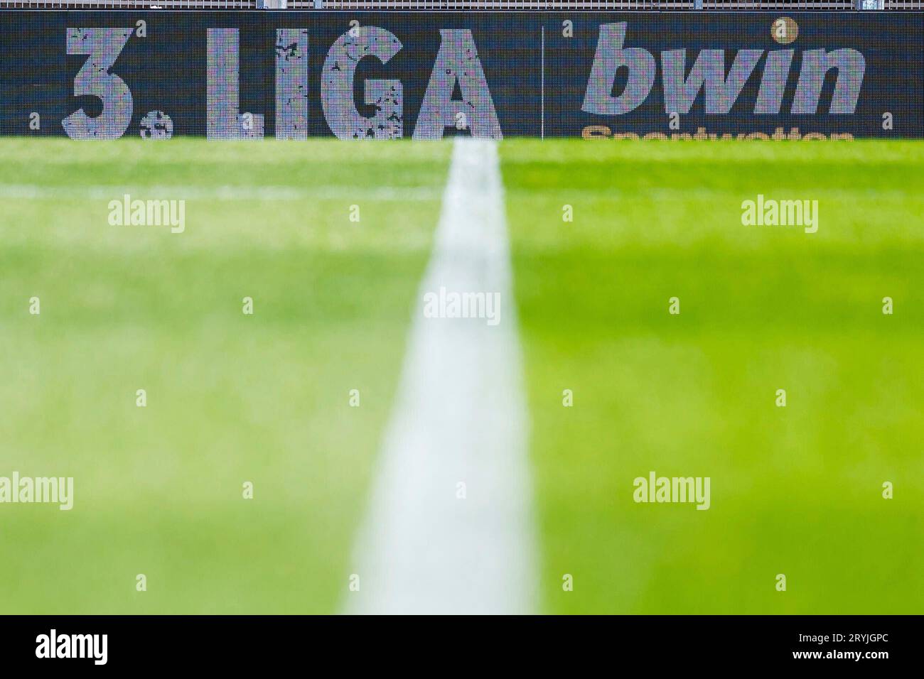 Köln, Deutschland. September 2023. firo: 23.09.2023, Fußball, 3. Liga, 3. Bundesliga, Saison 2023/2024, FC Viktoria Köln - MSV Duisburg 3. Liga, bwin, Branding, Logo, symbolisches Foto, allgemein, Einleger, Feature, Kredit: dpa/Alamy Live News Stockfoto