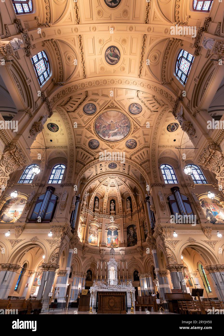 09.18.23. USA, New York City. St. Die Francis Xavier Church ist eine katholische Kirche in der West 16th Street 30–36, zwischen der Fifth Avenue und der Avenue of the America Stockfoto