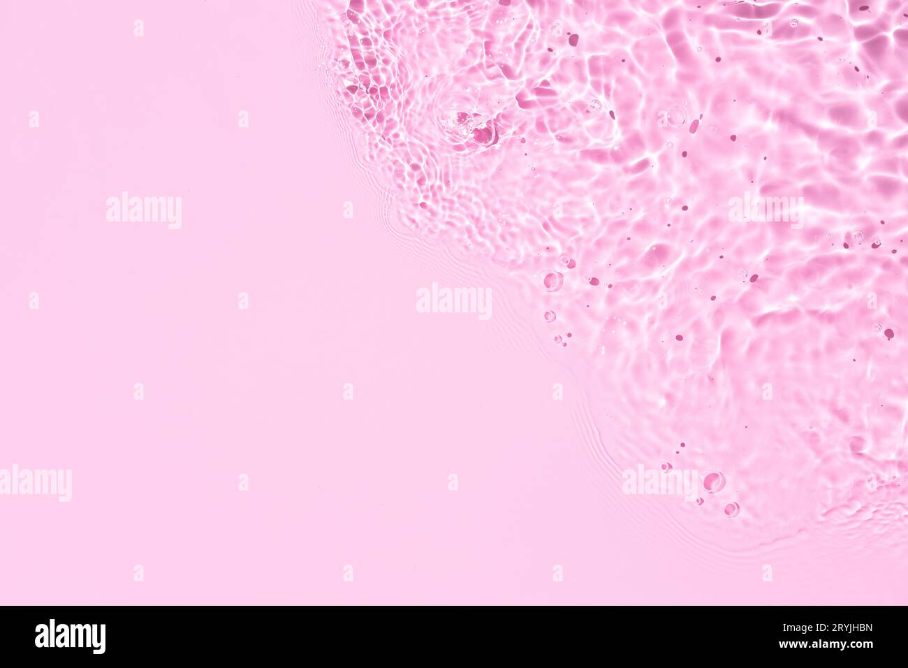 Pink abstrakte Wasserhintergrundstruktur mit Wellen und Wellen Stockfoto