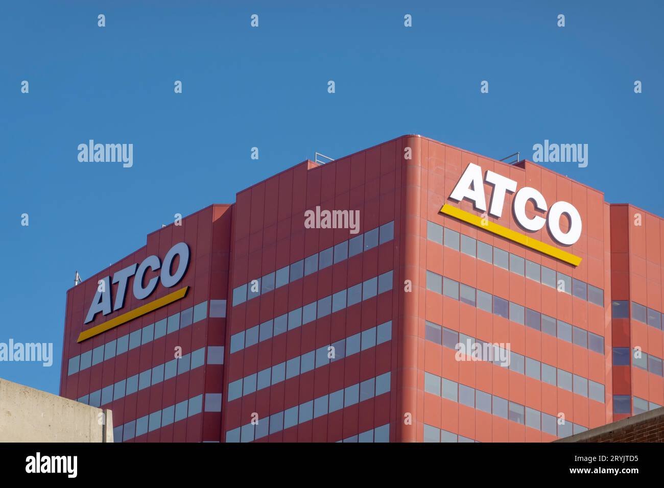 Edmonton, Alberta, Kanada. April 2023. Ein ATCO-Gebäudeschild. Westlich des zentralen Stadtzentrums in Edmonton gelegen. Stockfoto