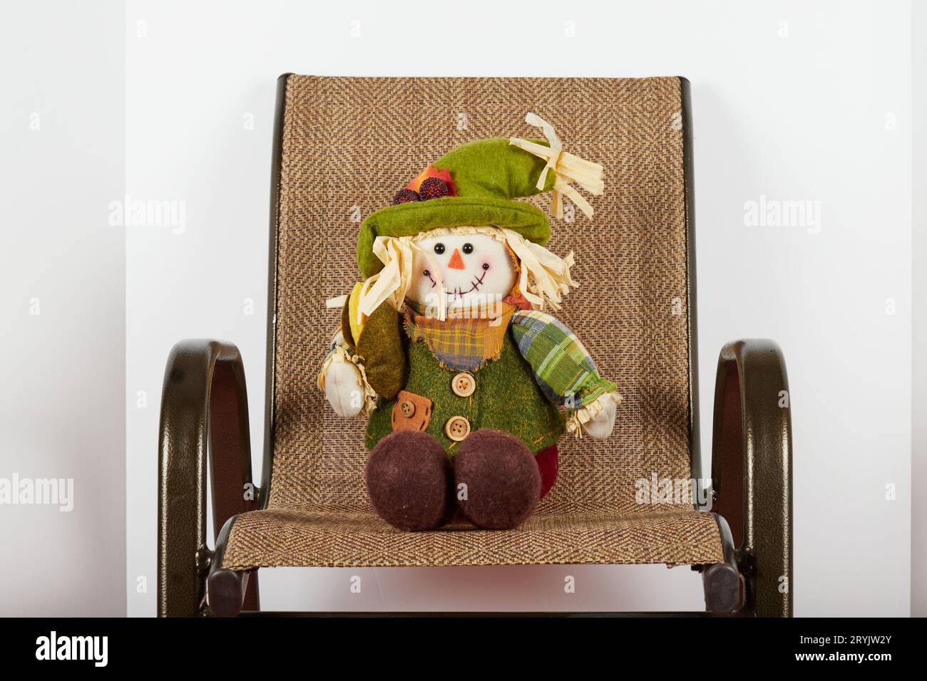 Happy Thanksgiving, es fühlt sich gut an, zu Hause zu sein, Kürbisse und Vogelscheuchen!!! Stockfoto