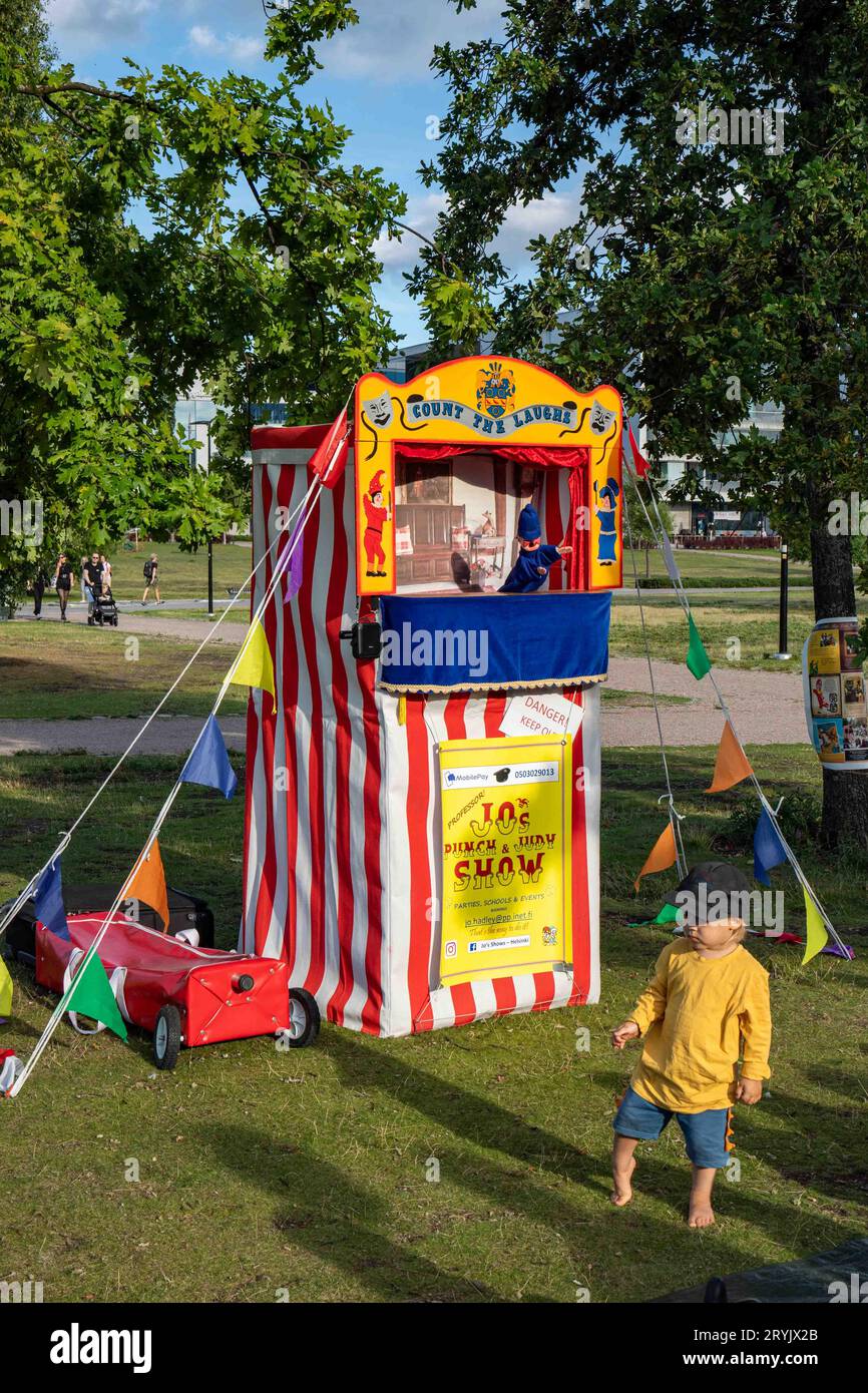 Jo's Punch & Judy Show Puppentheater im Töölönlahti Park, Helsinki, Finnland Stockfoto