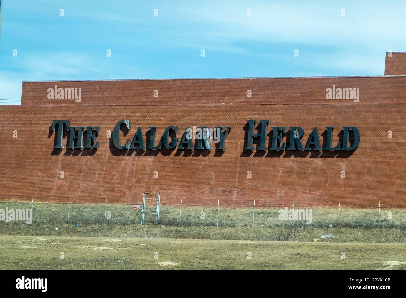 Calgary, Alberta, Kanada. April 2023. Ein Zeichen des Calgary Herald, einer Tageszeitung, die in Calgary, Alberta, Kanada, veröffentlicht wurde. Stockfoto