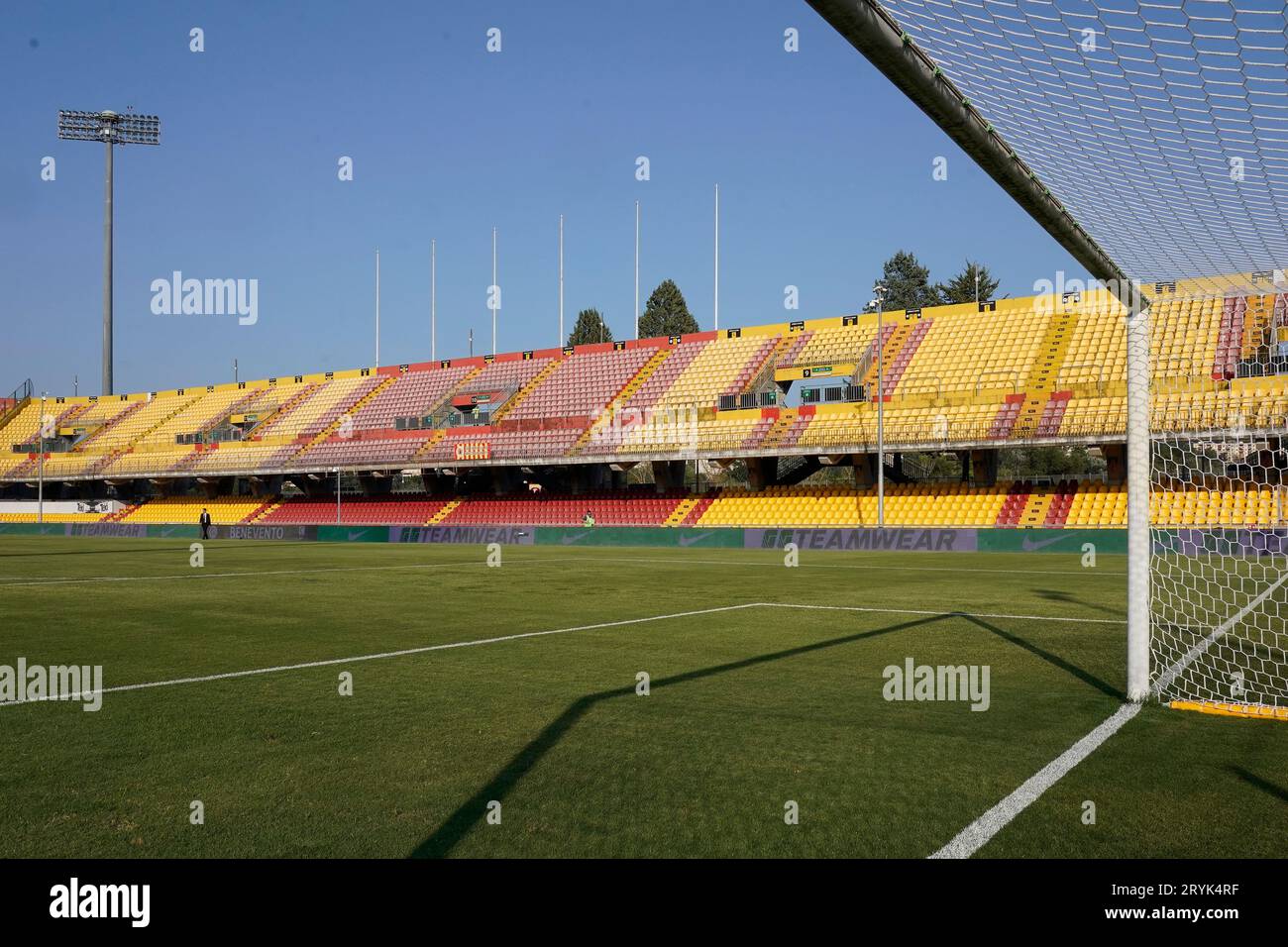 Benevento, Italien. Oktober 2023. Ciro Vigorito Stadion Innenansicht während des italienischen Lega Pro Fußballspiels Benevento Calcio gegen FC Crotone. Quelle: Mario Taddeo/Alamy Live News Stockfoto