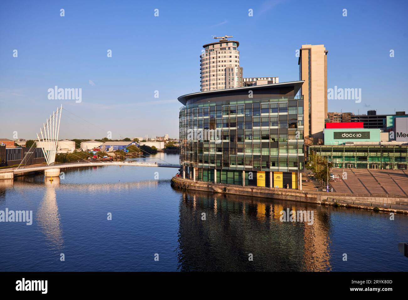 MediaCityUK Waterfront Development von Salford Quays in GTR Manchester mit Dock10 tv-Studios. Stockfoto