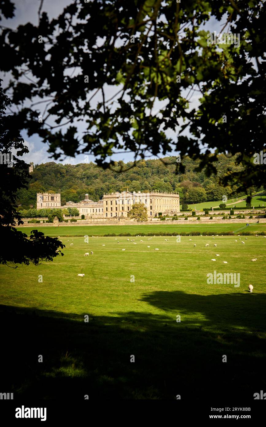 Das Herrenhaus Chatsworth House im englischen Barock-Stil in Derbyshire, England Stockfoto