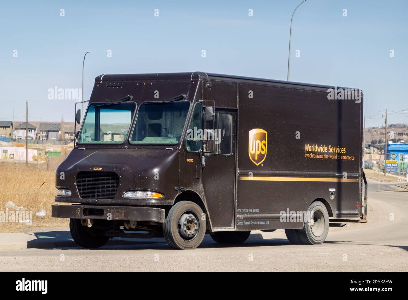 Calgary, Alberta, Kanada. 18. April 2023. Ein UPS-Lieferwagen. Stockfoto