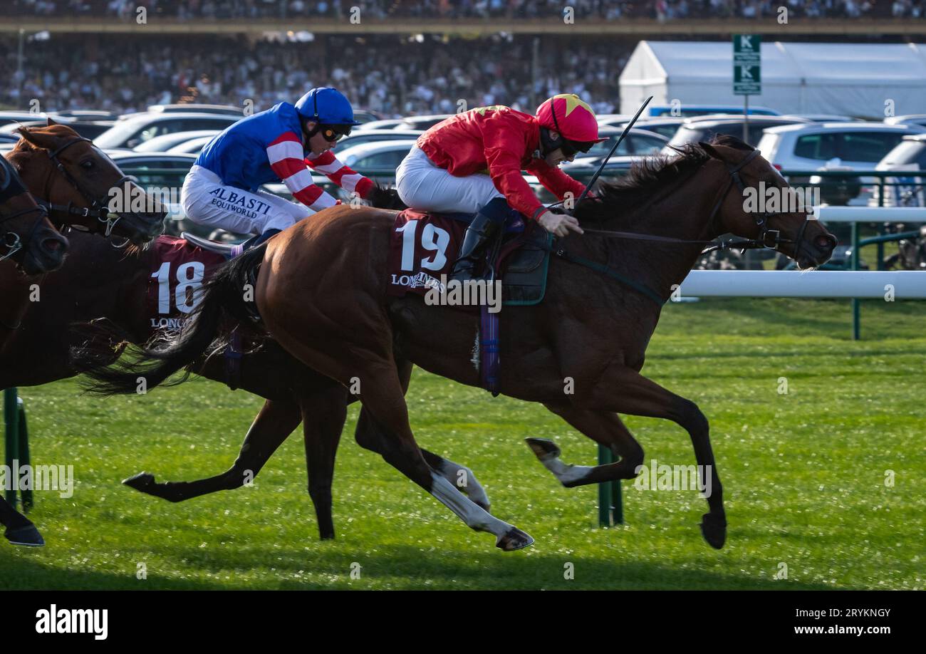 Highfield Princess und Jockey Jason Hart gewinnen den Prix de L’Abbaye de Longchamp Longines für Trainer John Quinn und Owners Trainers House Enterprises Stockfoto