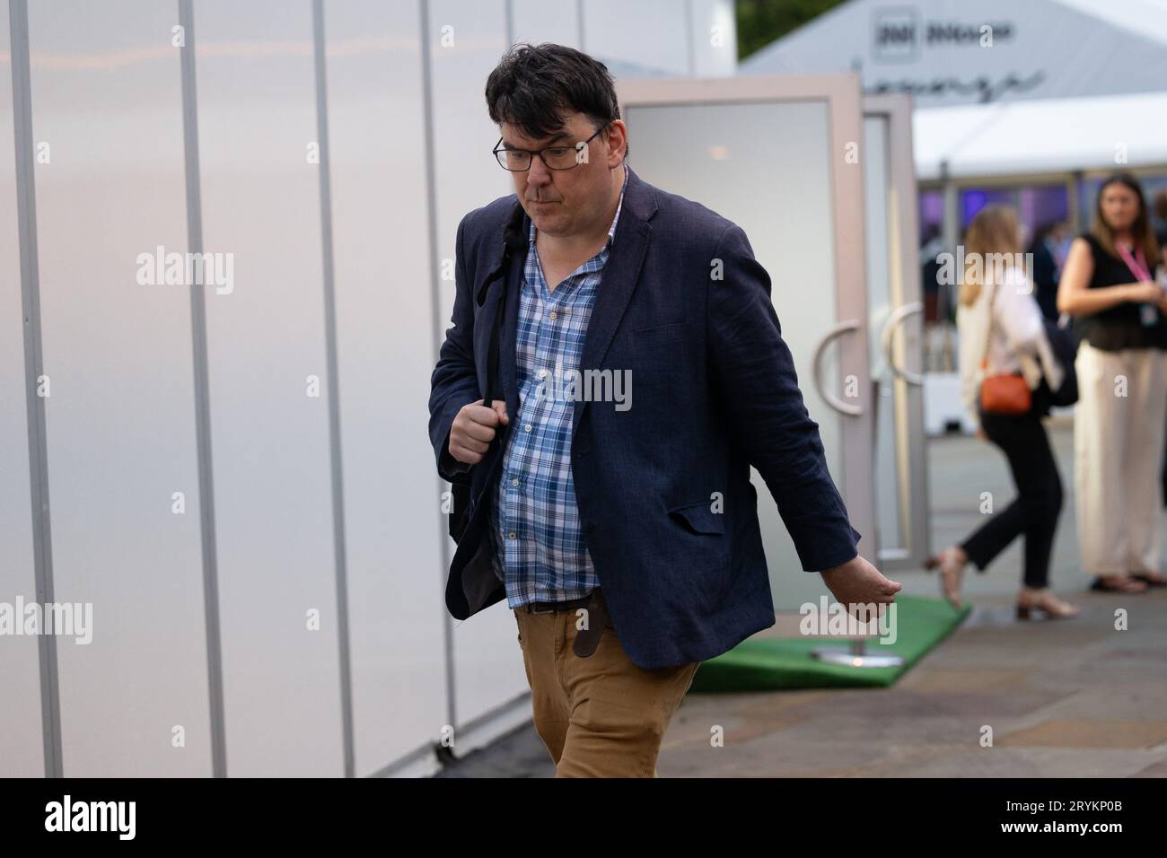 Manchester am Sonntag, den 1. Oktober 2023. Graham Linehan, Schriftsteller von Pater Ted, während der Konservativen-Konferenz im Manchester Central Convention Complex, Manchester am Sonntag, den 1. Oktober 2023. (Foto: Pat Scaasi | MI News) Credit: MI News & Sport /Alamy Live News Stockfoto