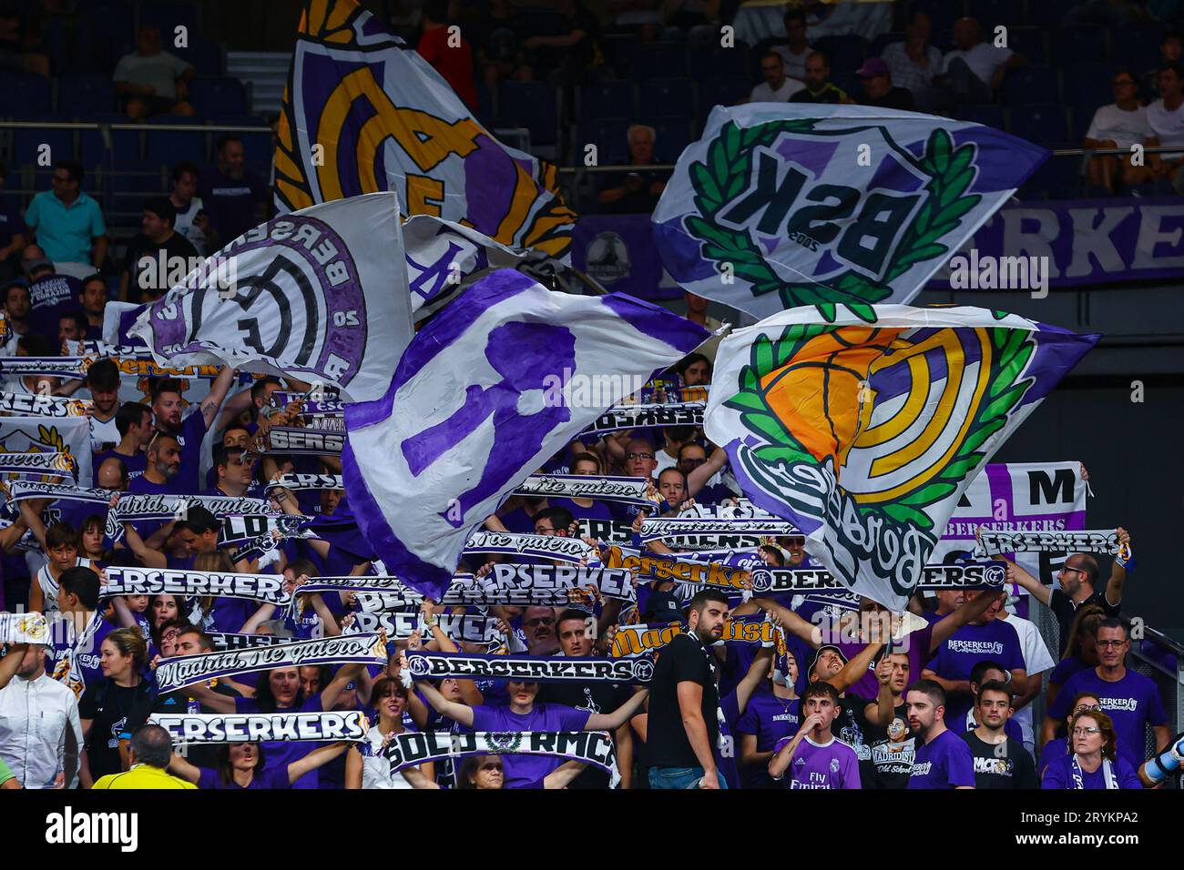 Oktober 2023; Wizink Center, Madrid, Spanien, spanische Liga Endesa Basketball, Real Madrid versus Barcelona; Berserkers Fans Stockfoto