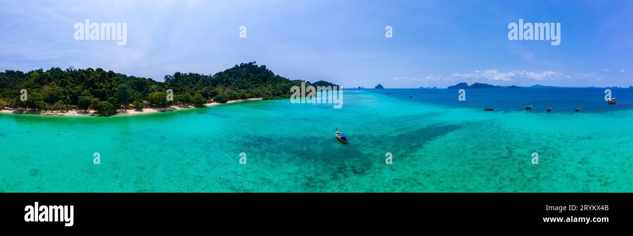 Panoramablick vom Himmel auf die Insel Koh Kradan Thailand, 2023 zum besten Strand der Welt gewählt Stockfoto