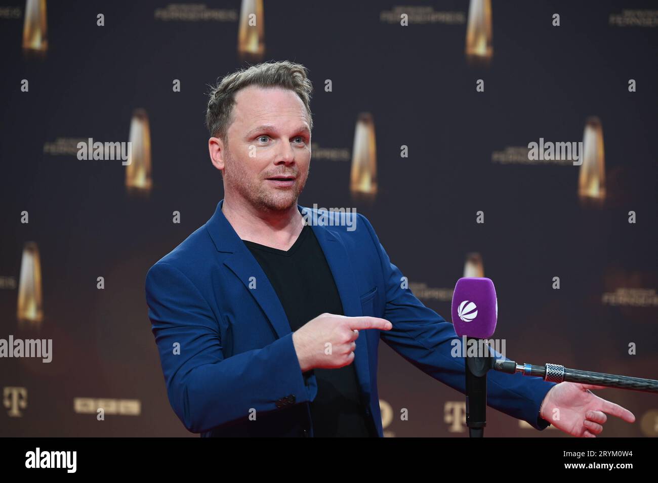 Moderator und Komiker Ralf Schmitz kommt zur Gala und Verleihung des Deutschen Fernsehpreises in Köln. *** Presenter und Comedian Ralf Schmitz kommt zur Gala und Preisverleihung des Deutschen Fernsehpreises in Köln Credit: Imago/Alamy Live News Stockfoto