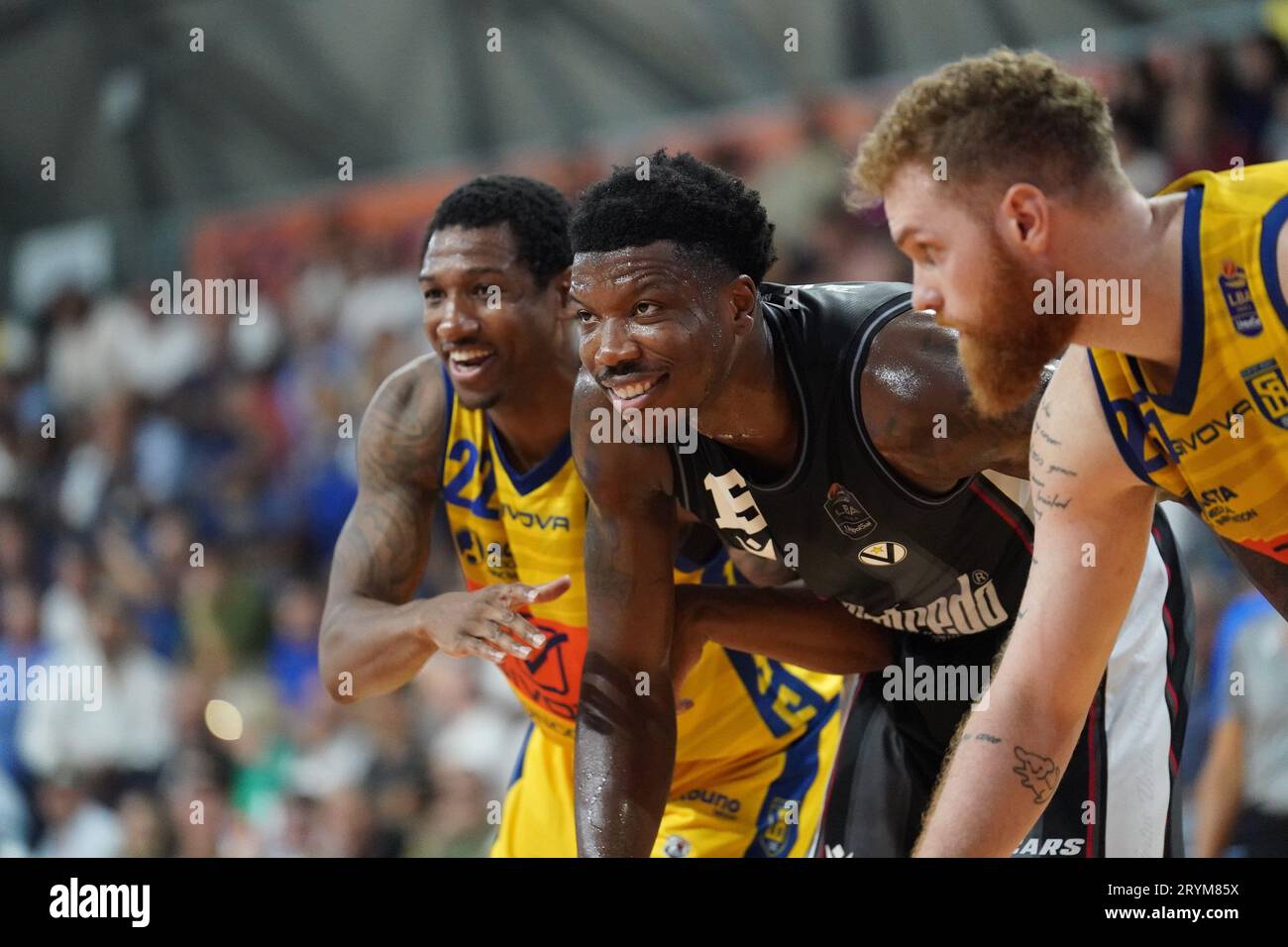 Ginova Scafati - Virtus Segafredo BolognaLBA prima giornata während GIVOVA Scafati gegen Virtus Segafredo Bologna, italienisches Basketball-Spiel der Serie A in Scafati (SA), Italien, 1. Oktober 2023 Stockfoto