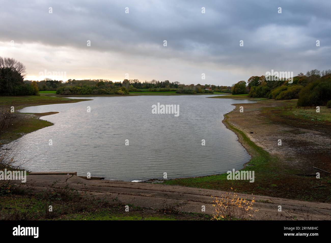 Blick auf den Bewl Wasserreservoir im Herbst, Kent, England Stockfoto