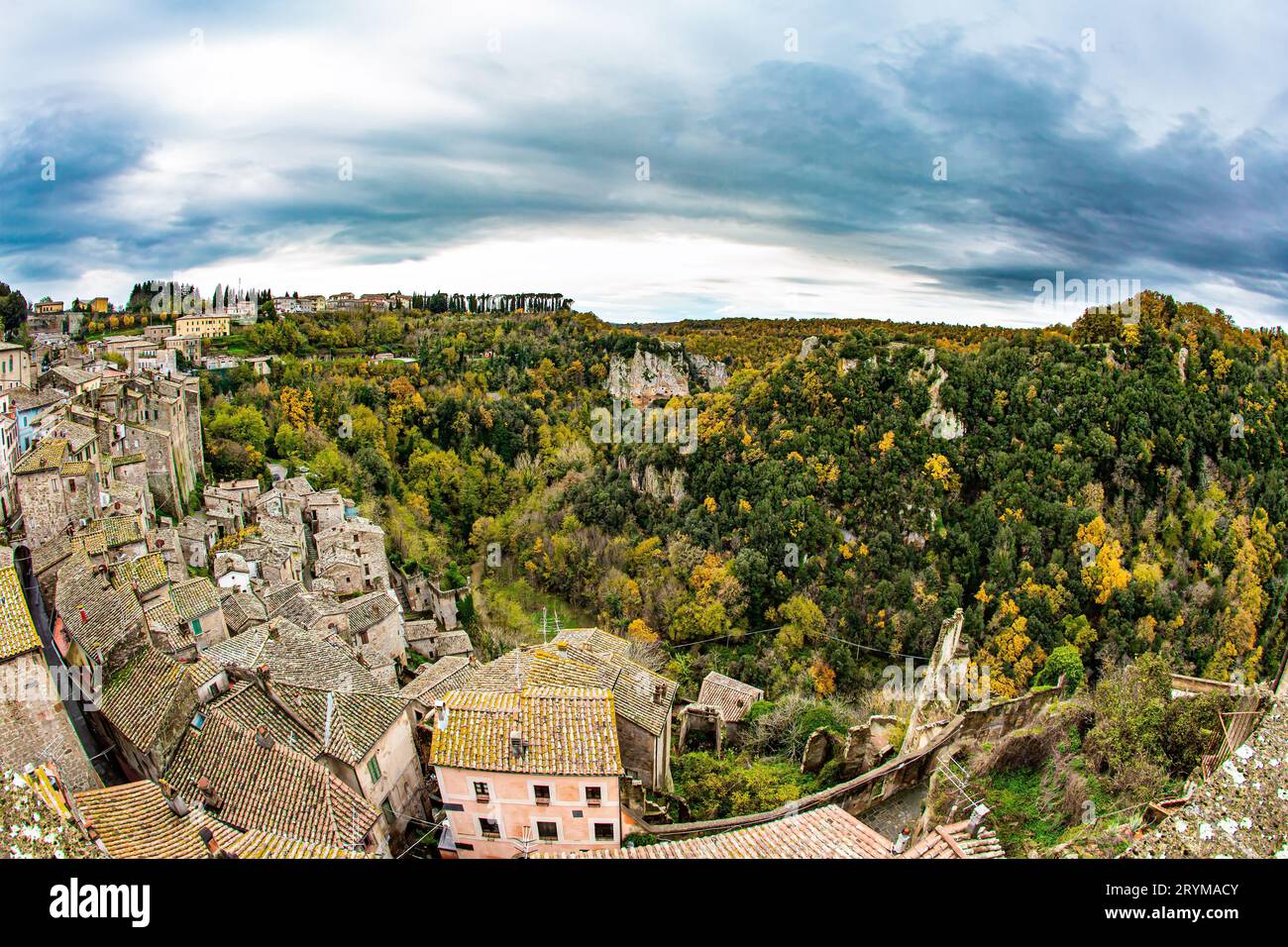 Kleine Stadt aus dem etruskischen Dreieck Stockfoto Kleine Stadt aus dem etruskischen Dreieck Stockfoto