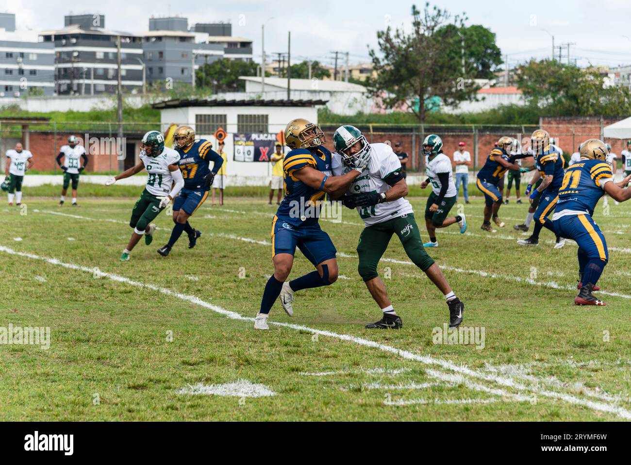 Camacari, Bahia, Brasilien - 30. September 2023: American Football Match im Armando Oliveira Stadion in Camacari, Bahia. Stockfoto