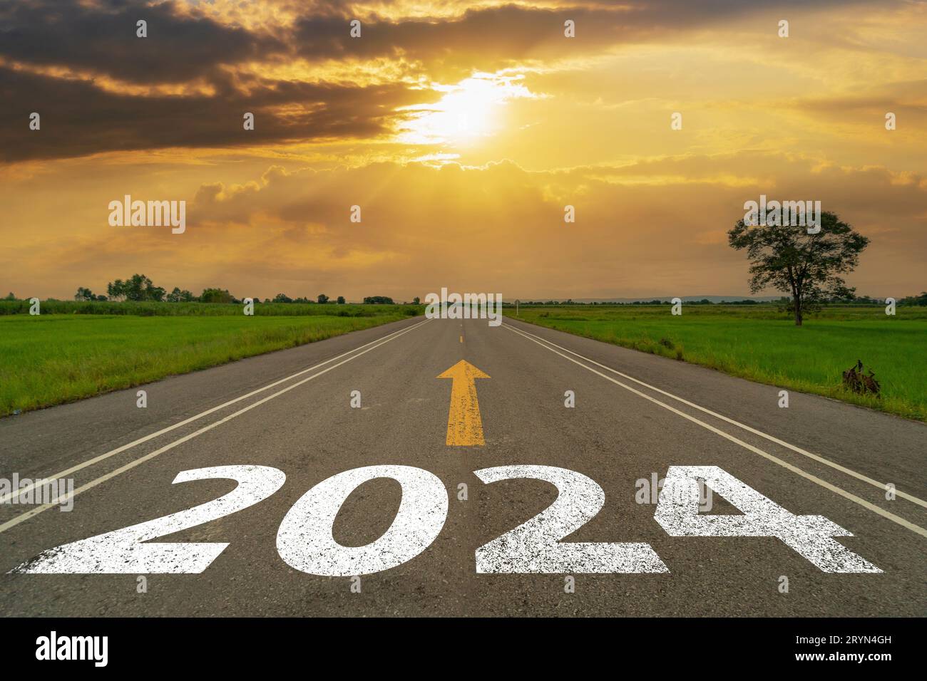 Neujahr 2024 oder auf direktem Weg zum Unternehmen und zur Strategie des Zukunftskonzepts. Stockfoto